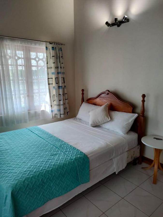 Zuri Enterprise Hotel Negril Exterior foto