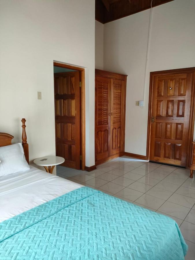 Zuri Enterprise Hotel Negril Exterior foto