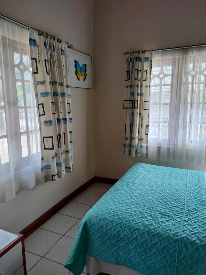 Zuri Enterprise Hotel Negril Exterior foto