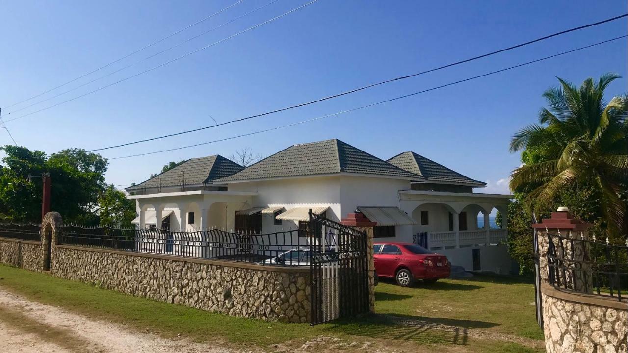 Zuri Enterprise Hotel Negril Exterior foto